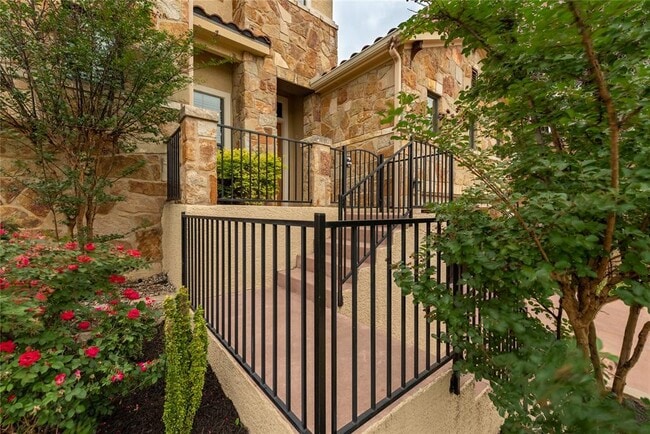 Foto del edificio - 407 Indianwood Dr