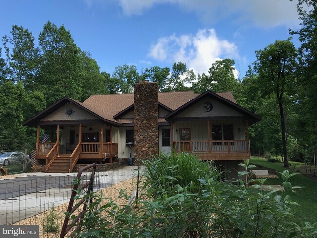 Foto del edificio - 41327 Red Hill Rd