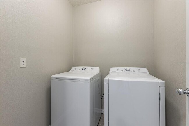 Building Photo - 351 Nova Dr