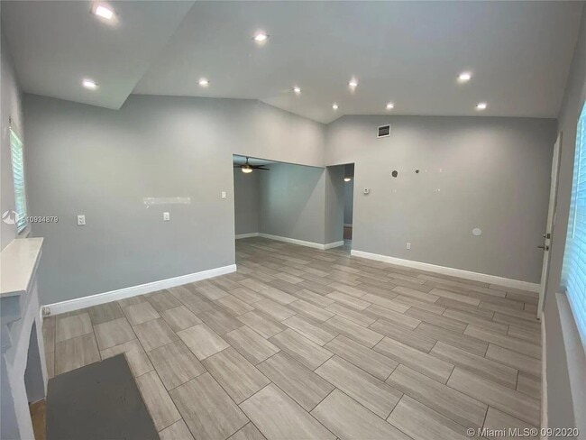 Foto del edificio - 2631 SW 30th Ct
