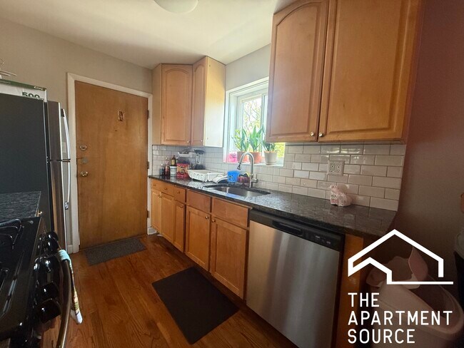 Building Photo - 2216 W Touhy Ave