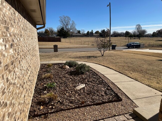 Building Photo - 13 Woodgate Dr