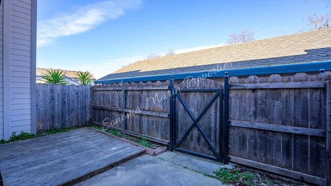 Foto del edificio - Lovely 3 Bedroom Townhouse ~ Water Included