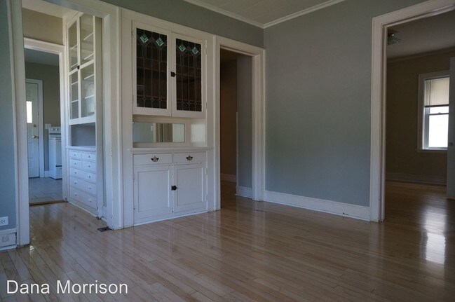 Building Photo - 2 br, 1 bath Apartment - 330-332 N 12th Ave E