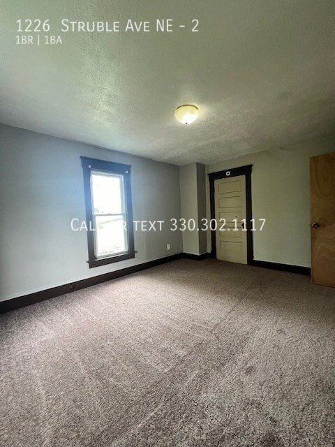 Foto del edificio - One bedroom upper level apartment for rent...