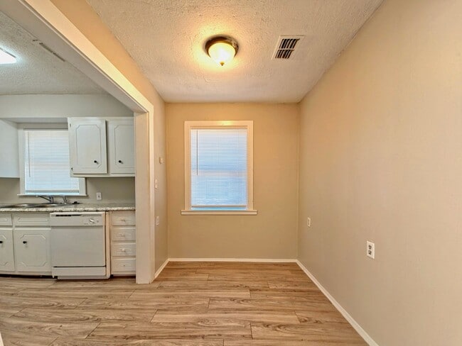 Building Photo - LIMITED TIME MOVE-IN SPECIAL: Cozy 2-Bedroom Home Near Texas Tech