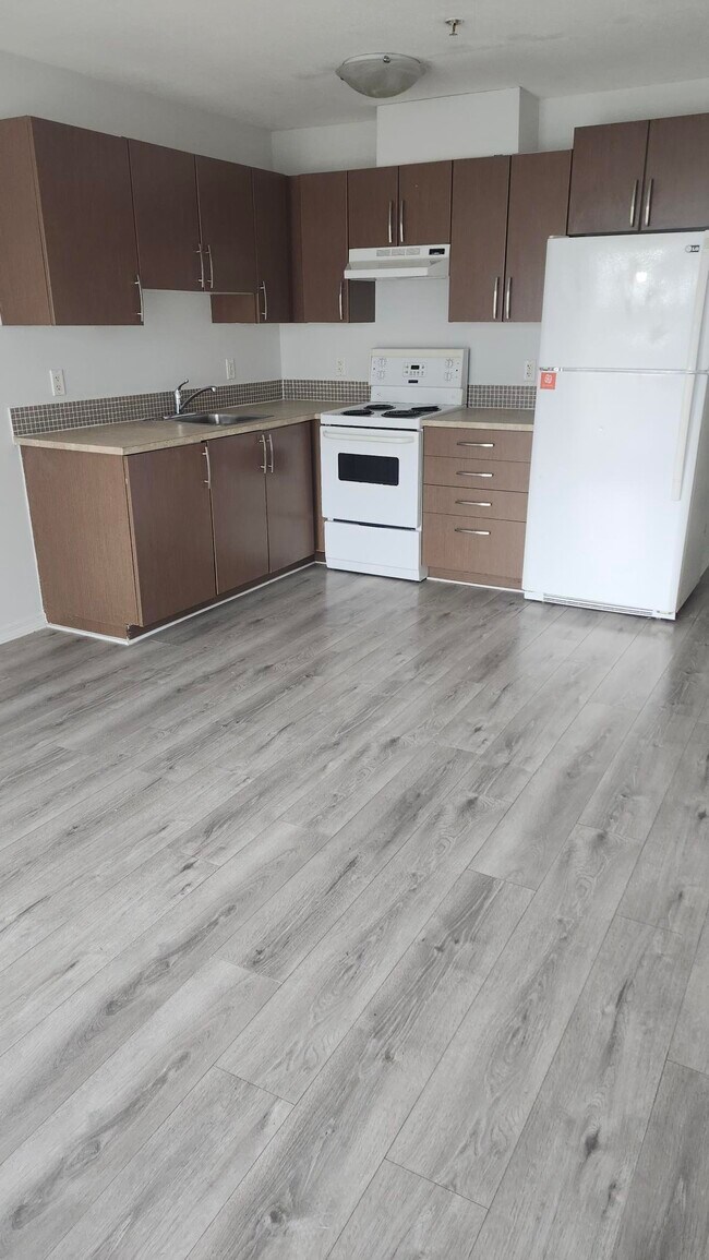 Photo du bâtiment - 3683 E Hastings St