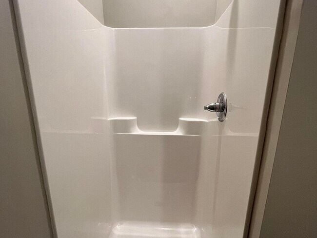 Building Photo - 813 Brush Crk St