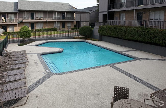 Building Photo - Lakeridge Heights