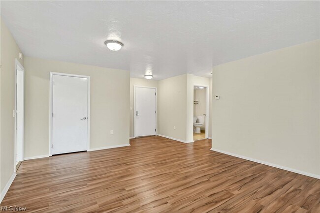 Foto del edificio - 12550 Lake Ave