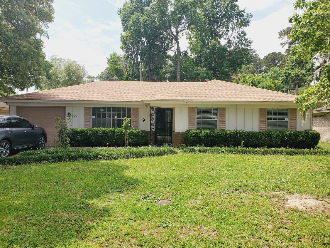 9 Greenbriar Dr, Savannah, GA 31419 House Rental in Savannah, GA