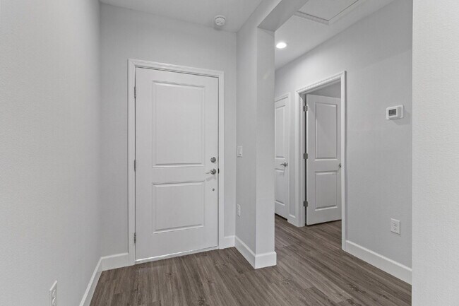 Foto del edificio - Spacious 3-Bedroom Duplex Oasis with 2 Full Baths in Port Charlotte – Your Ideal Retreat Awaits!
