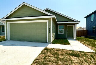 Building Photo - 2424 Lake Hls