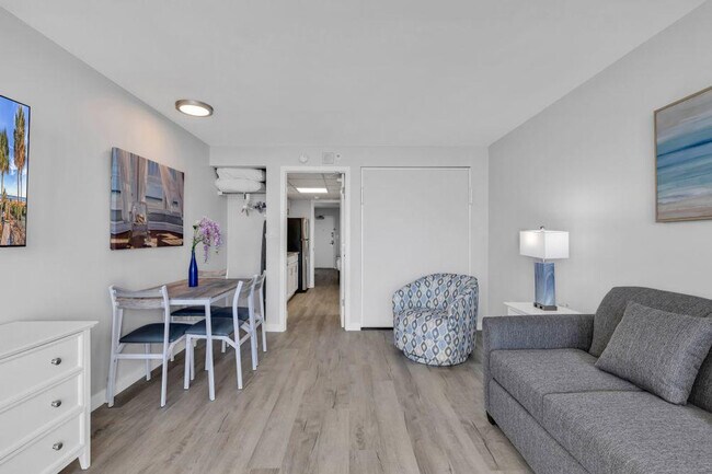 Foto del edificio - 2300 N Ocean Blvd