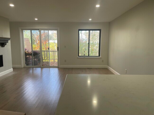 Foto del edificio - 64 Dunvegan Wds Dr