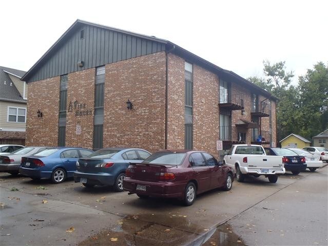 Building Photo - 1113 Bertrand St