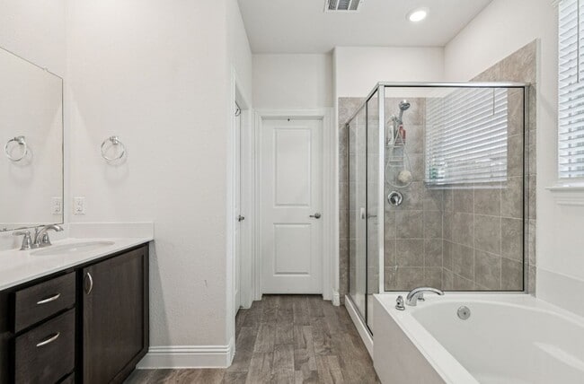 Building Photo - 2913 Cerro Ranch Rd