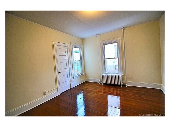 Building Photo - 189 Fairview St