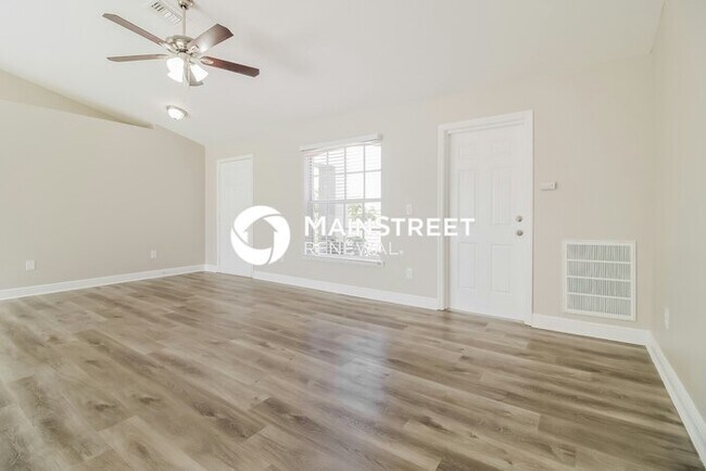 Foto del edificio - 3 Bedroom Pet-Friendly Home in Lehigh Acre...