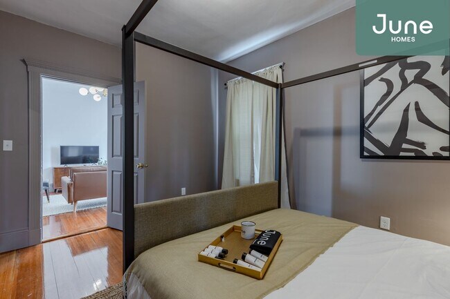 Foto del edificio - Queen room in 3-bed/1.0-bath Home