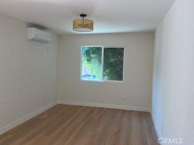 Foto del edificio - 419 S Heliotrope Ave