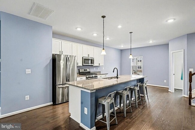 Foto del edificio - 2444 Drake Ln