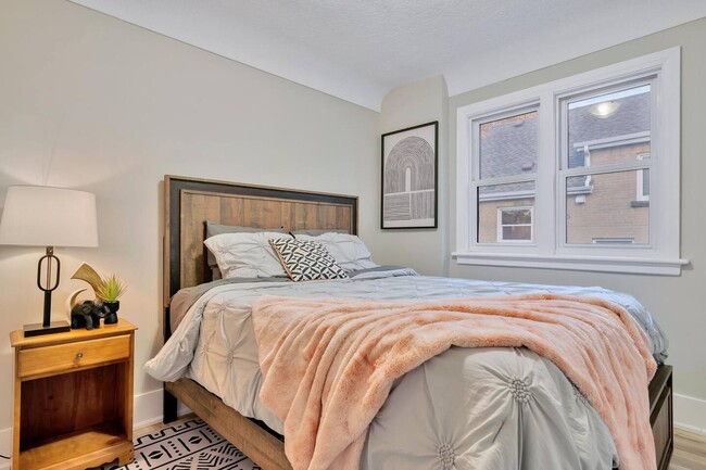 Building Photo - 5 Sunning Hill Av