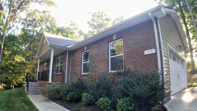 Building Photo - 119 Meadowbrook Dr