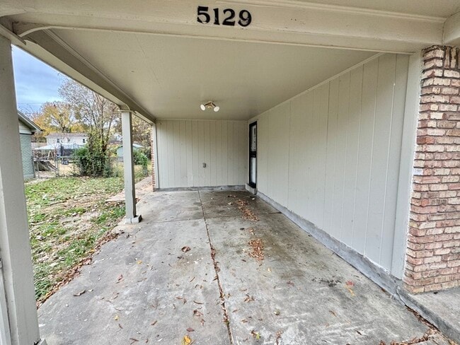 Foto del edificio - 5129 Kittie Lee Ln