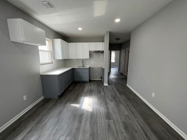 Building Photo - 141 Goodwin Ave