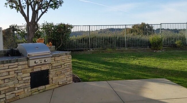 Foto del edificio - 31 Ledgewood Dr