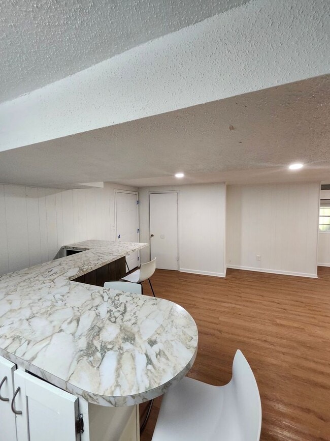 Building Photo - The House Boat Garage Apartment