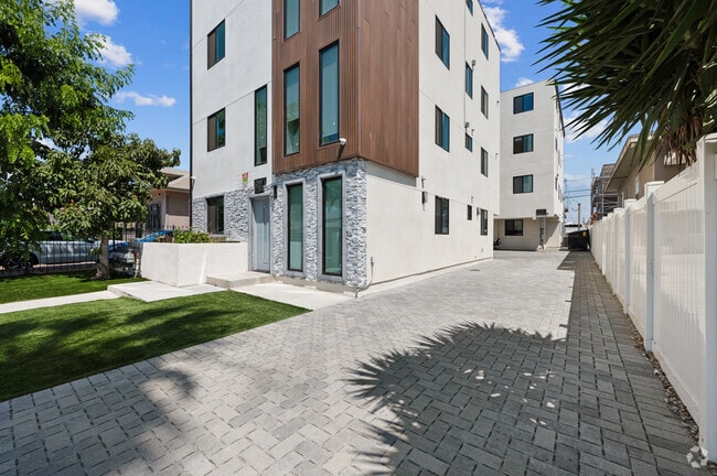 1297 -1299 West 36th St- Housing near USC - 1297 -11299 West 36th St Apartments