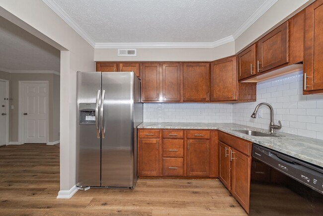 Beautiful Renovated Kitchens - The Trails at Mariemont