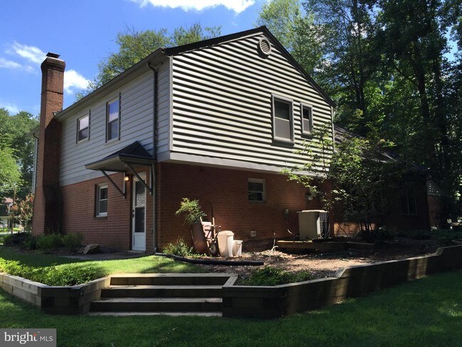 Building Photo - 621 Hawkesbury Terrace