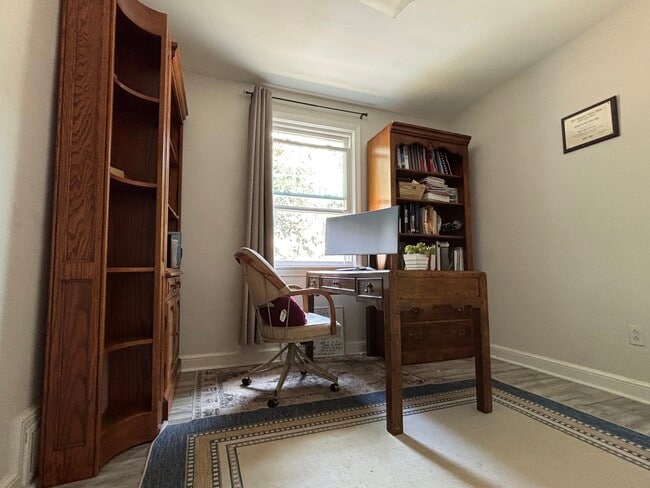 Foto del edificio - 8614 Ridge Rd
