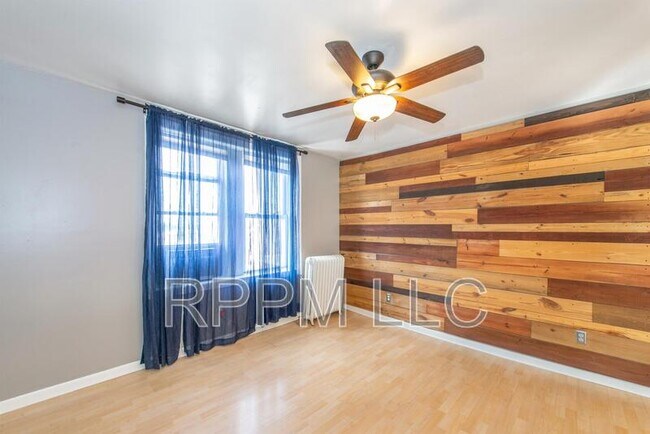 Building Photo - 201 45th St