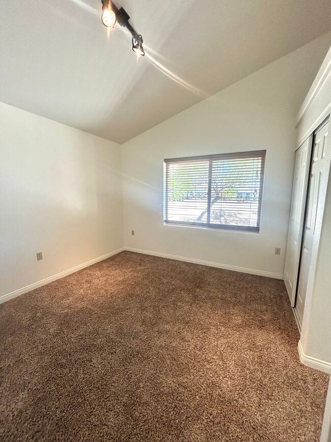 Foto del edificio - 4 Bedroom / 2 Bathroom efficient home