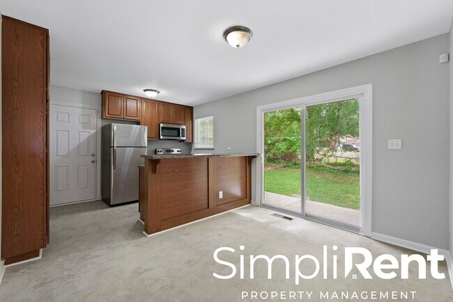 Building Photo - Quaint Renovated *ALL ELECTRIC* Ranch in R...