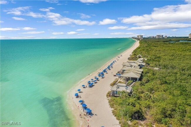 Foto del edificio - 6001 Pelican Bay Blvd