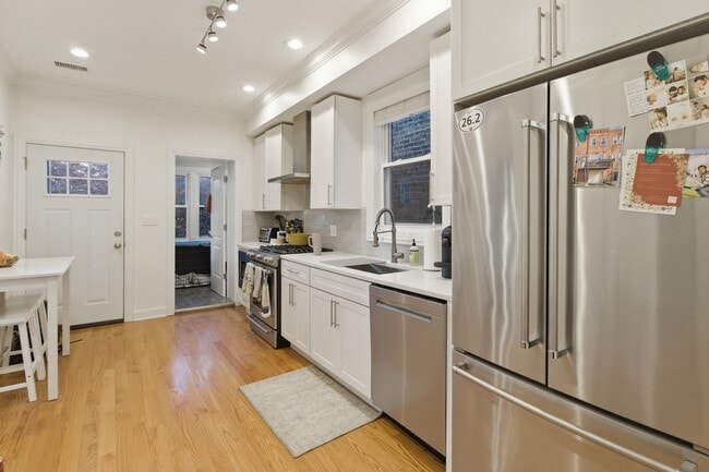 Building Photo - 1444 W Diversey Pkwy