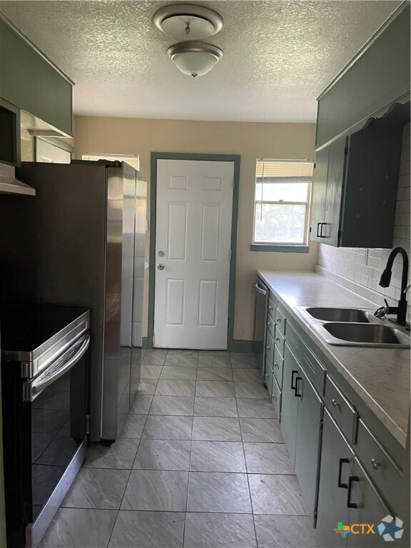 Building Photo - 2512 Live Oak Dr
