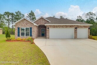 Building Photo - 4937 Fern Dr