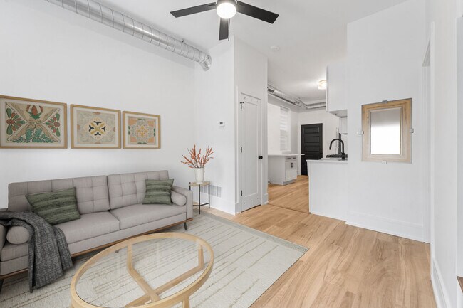 Foto del edificio - 1743 W 18th Pl