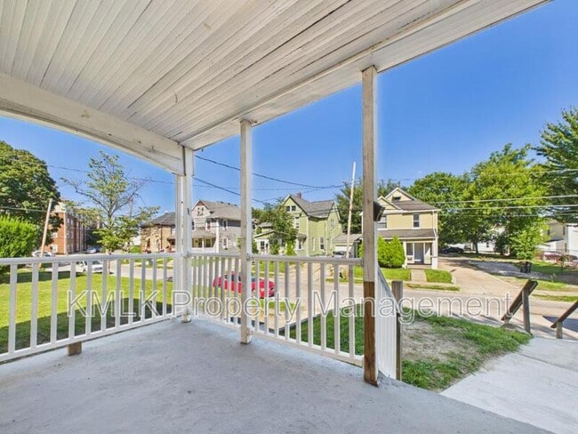 Building Photo - 428 Allyn St