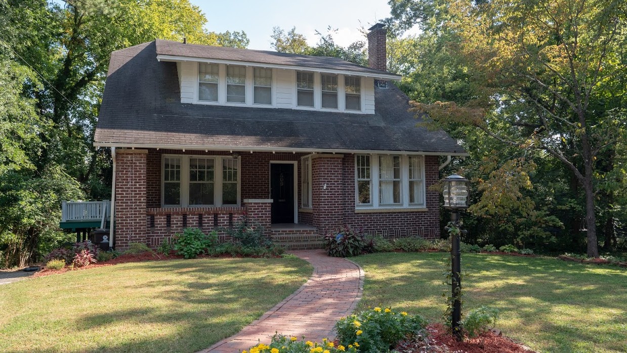 Primary Photo - 509 Sunset Dr