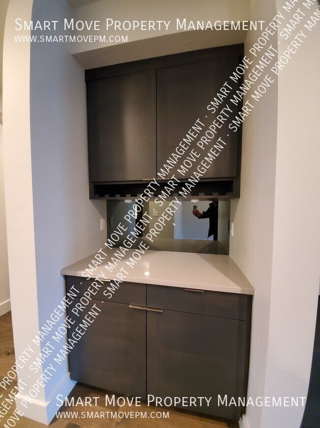 Foto del edificio - 3761 E Parkcenter Blvd