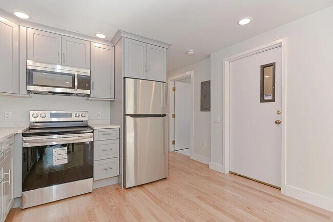 Building Photo - 1674 Beacon St