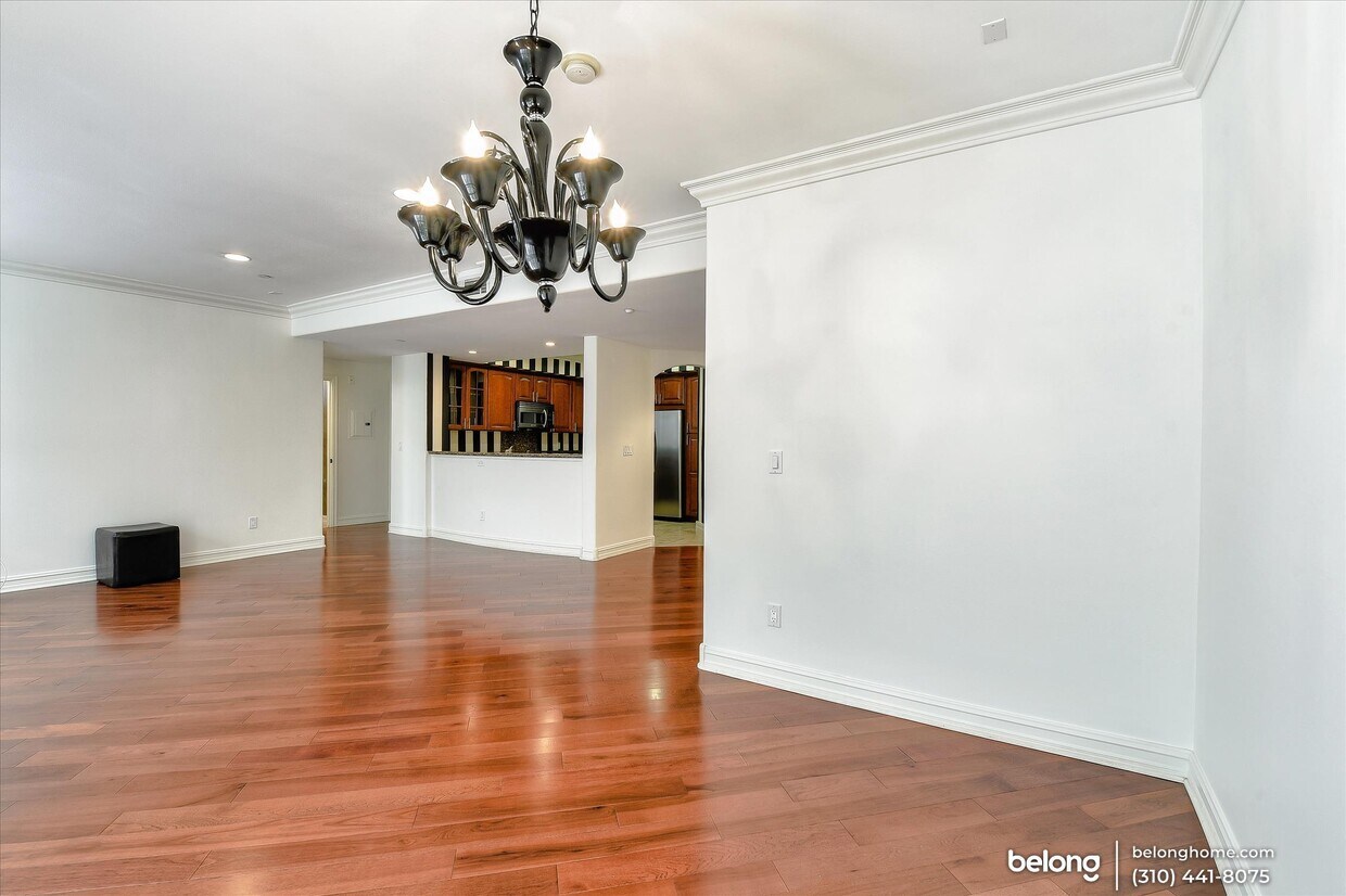 Primary Photo - 4237 Longridge Ave