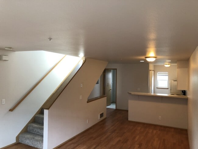 Building Photo - 164 Florentia St